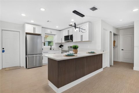 House in Winter Garden, Florida 2 bedrooms, 93.65 sq.m. № 2231652 - photo 10