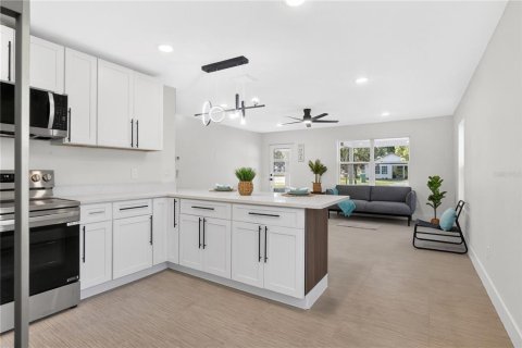 House in Winter Garden, Florida 2 bedrooms, 93.65 sq.m. № 2231652 - photo 12