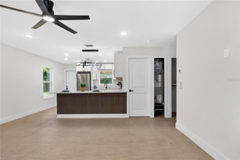 House in Winter Garden, Florida 2 bedrooms, 93.65 sq.m. № 2231652 - photo 9