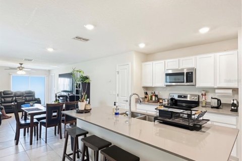 Villa ou maison à vendre à Kissimmee, Floride: 3 chambres, 133.04 m2 № 2221991 - photo 4