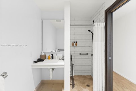 Купить кондоминиум в Майами, Флорида 1 спальня, 52.03м2, № 1983534 - фото 14