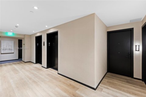 Купить кондоминиум в Майами, Флорида 1 спальня, 52.03м2, № 1983534 - фото 2