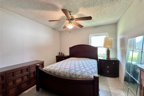 House in Ocala, Florida 3 bedrooms, 142.23 sq.m. № 1884195 - photo 19