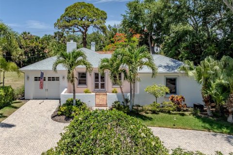 House in Venice, Florida 2 bedrooms, 168.52 sq.m. № 2111364