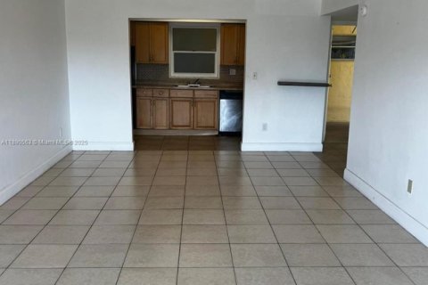 Copropriété à louer à Miami, Floride: 1 chambre, 65.03 m2 № 1943372 - photo 4