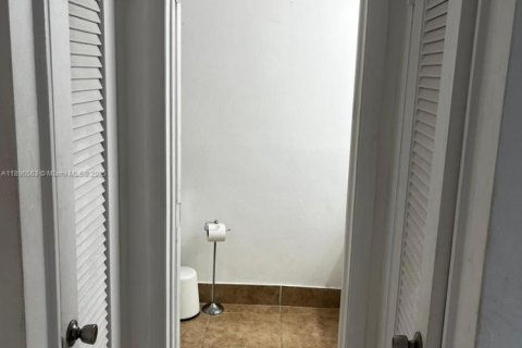 Copropriété à louer à Miami, Floride: 1 chambre, 65.03 m2 № 1943372 - photo 12