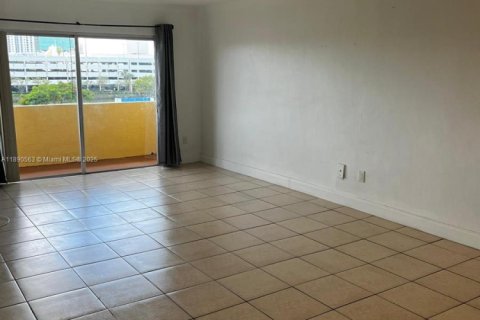 Copropriété à louer à Miami, Floride: 1 chambre, 65.03 m2 № 1943372 - photo 3