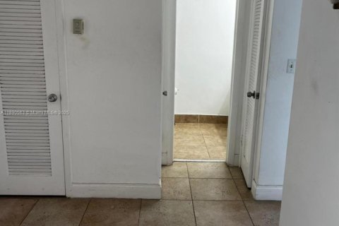 Copropriété à louer à Miami, Floride: 1 chambre, 65.03 m2 № 1943372 - photo 11