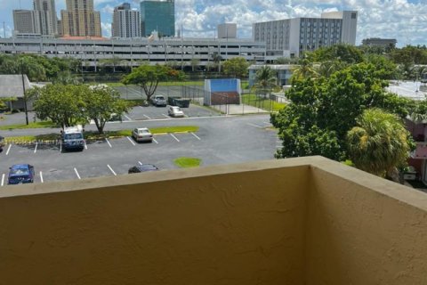 Copropriété à louer à Miami, Floride: 1 chambre, 65.03 m2 № 1943372 - photo 6