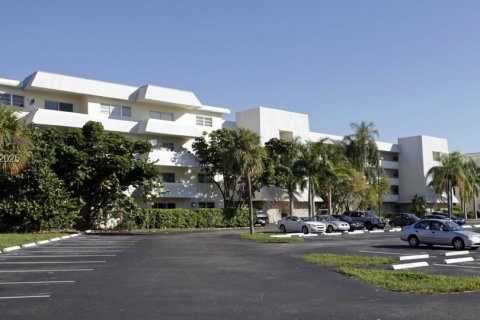 Copropriété à louer à Miami, Floride: 1 chambre, 65.03 m2 № 1943372 - photo 1