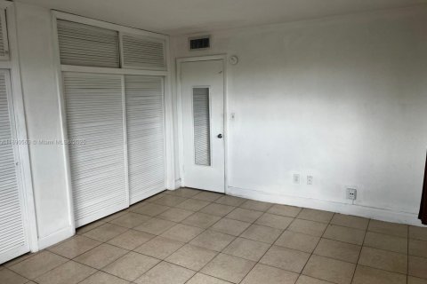 Copropriété à louer à Miami, Floride: 1 chambre, 65.03 m2 № 1943372 - photo 10