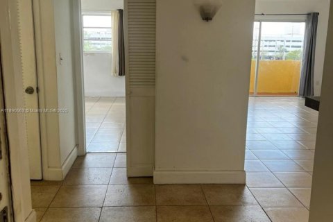 Copropriété à louer à Miami, Floride: 1 chambre, 65.03 m2 № 1943372 - photo 2