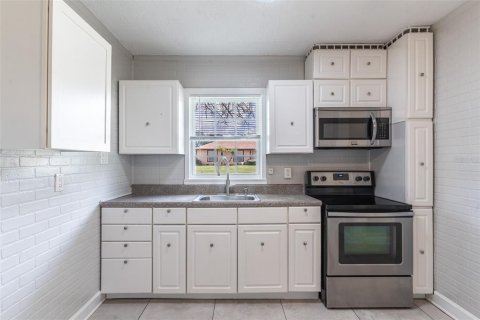 House in Lake Wales, Florida 2 bedrooms, 105.91 sq.m. № 2237768 - photo 3
