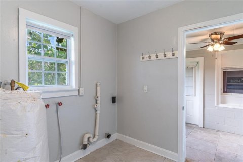 House in Lake Wales, Florida 2 bedrooms, 105.91 sq.m. № 2237768 - photo 4
