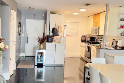 Apartamento en alquiler en North Miami Beach, Florida, 2 dormitorios, 90.12 m2 № 2026456 - foto 8