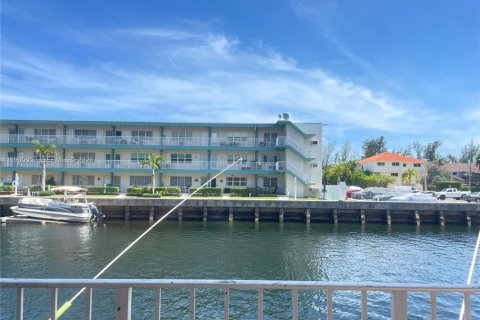 Apartamento en North Miami Beach, Florida 2 dormitorios, 90.12 m2 № 2026456