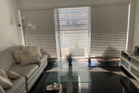 Apartamento en alquiler en North Miami Beach, Florida, 2 dormitorios, 90.12 m2 № 2026456 - foto 4