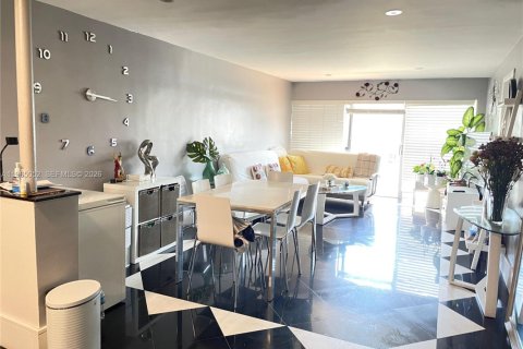 Apartamento en alquiler en North Miami Beach, Florida, 2 dormitorios, 90.12 m2 № 2026456 - foto 5