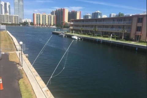 Apartamento en alquiler en North Miami Beach, Florida, 2 dormitorios, 90.12 m2 № 2026456 - foto 2