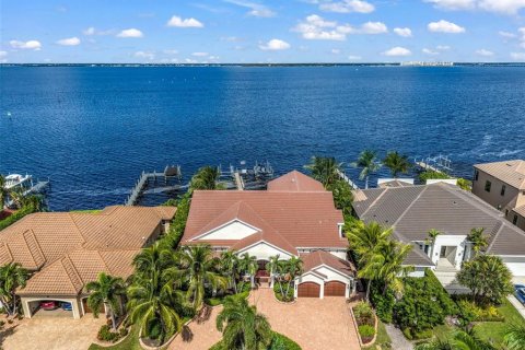 Casa en venta en Punta Gorda, Florida, 5 dormitorios, 510.96 m2 № 2431031 - foto 4