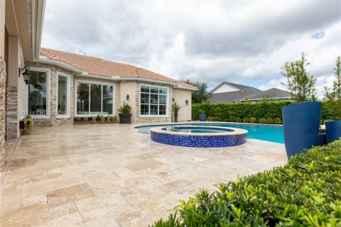 House in Davie, Florida 4 bedrooms, 375.14 sq.m. № 2068096 - photo 15