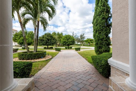 House in Davie, Florida 4 bedrooms, 375.14 sq.m. № 2068096 - photo 6