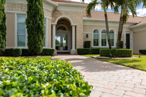 House in Davie, Florida 4 bedrooms, 375.14 sq.m. № 2068096 - photo 5
