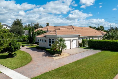 House in Davie, Florida 4 bedrooms, 375.14 sq.m. № 2068096 - photo 20