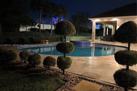 House in Davie, Florida 4 bedrooms, 375.14 sq.m. № 2068096 - photo 11