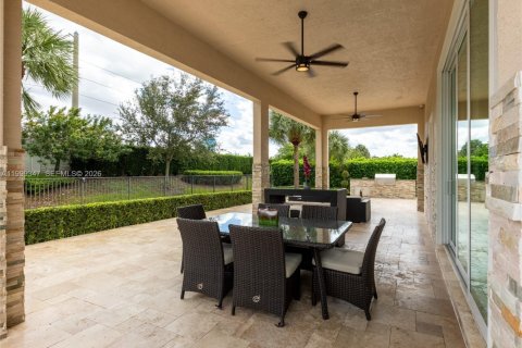 House in Davie, Florida 4 bedrooms, 375.14 sq.m. № 2068096 - photo 26