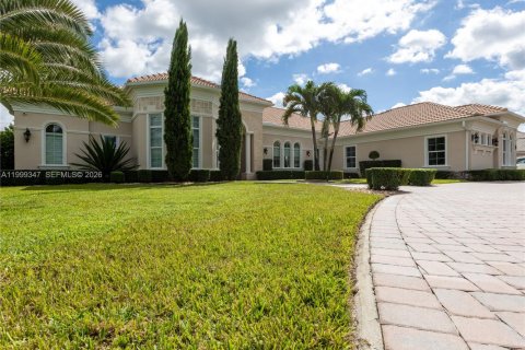 House in Davie, Florida 4 bedrooms, 375.14 sq.m. № 2068096 - photo 4