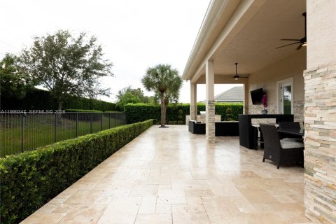House in Davie, Florida 4 bedrooms, 375.14 sq.m. № 2068096 - photo 27