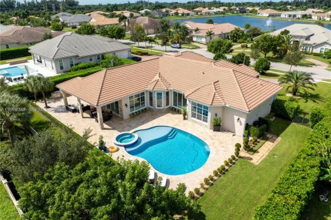 House in Davie, Florida 4 bedrooms, 375.14 sq.m. № 2068096