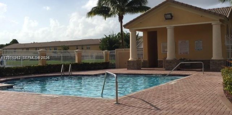 Touwnhouse à Miami, Floride 3 chambres, 165.09 m2 № 2173189