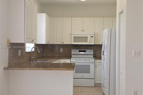 Touwnhouse à louer à Miami, Floride: 3 chambres, 165.09 m2 № 2173189 - photo 4