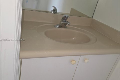 Touwnhouse à louer à Miami, Floride: 3 chambres, 165.09 m2 № 2173189 - photo 15
