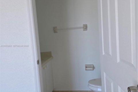 Touwnhouse à louer à Miami, Floride: 3 chambres, 165.09 m2 № 2173189 - photo 16