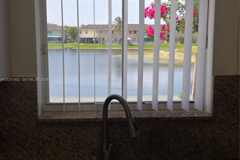 Touwnhouse à louer à Miami, Floride: 3 chambres, 165.09 m2 № 2173189 - photo 11