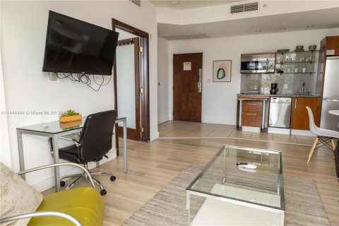 Condo in Miami Beach, Florida, 1 bedroom  № 1957552 - photo 23