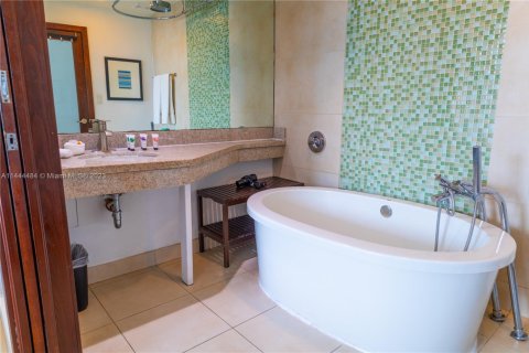 Condo in Miami Beach, Florida, 1 bedroom  № 1957552 - photo 12