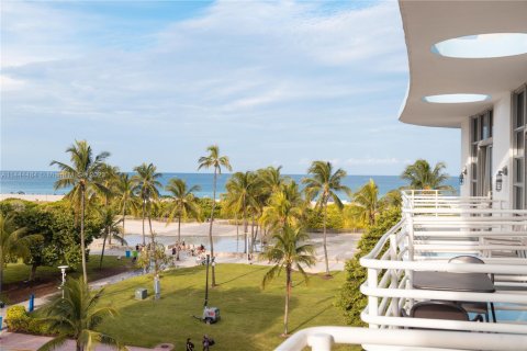 Condo in Miami Beach, Florida, 1 bedroom  № 1957552 - photo 1