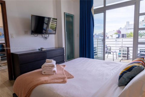Condo in Miami Beach, Florida, 1 bedroom  № 1957552 - photo 17