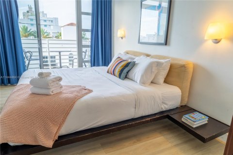 Condo in Miami Beach, Florida, 1 bedroom  № 1957552 - photo 15