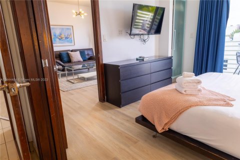 Condo in Miami Beach, Florida, 1 bedroom  № 1957552 - photo 16