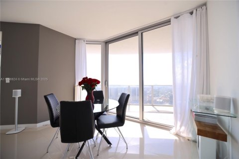 Condominio en venta en Miami, Florida, 2 dormitorios, 108.79 m2 № 1867575 - foto 13