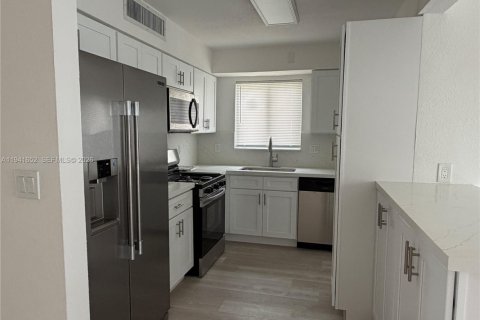 Casa en alquiler en Fort Lauderdale, Florida, 3 dormitorios, 112.41 m2 № 2007432 - foto 3