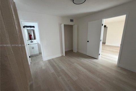 Casa en alquiler en Fort Lauderdale, Florida, 3 dormitorios, 112.41 m2 № 2007432 - foto 14