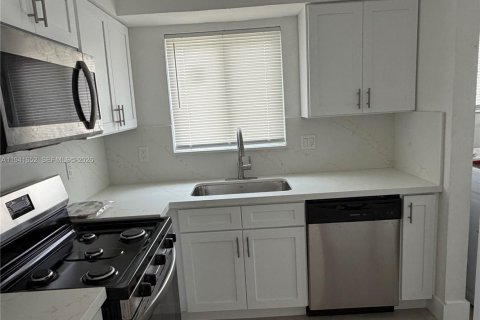 Casa en alquiler en Fort Lauderdale, Florida, 3 dormitorios, 112.41 m2 № 2007432 - foto 6