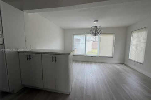 Casa en alquiler en Fort Lauderdale, Florida, 3 dormitorios, 112.41 m2 № 2007432 - foto 9