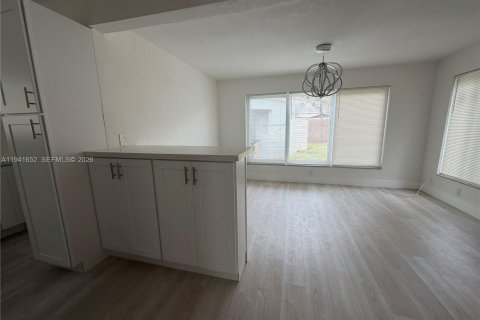 Casa en alquiler en Fort Lauderdale, Florida, 3 dormitorios, 112.41 m2 № 2007432 - foto 8